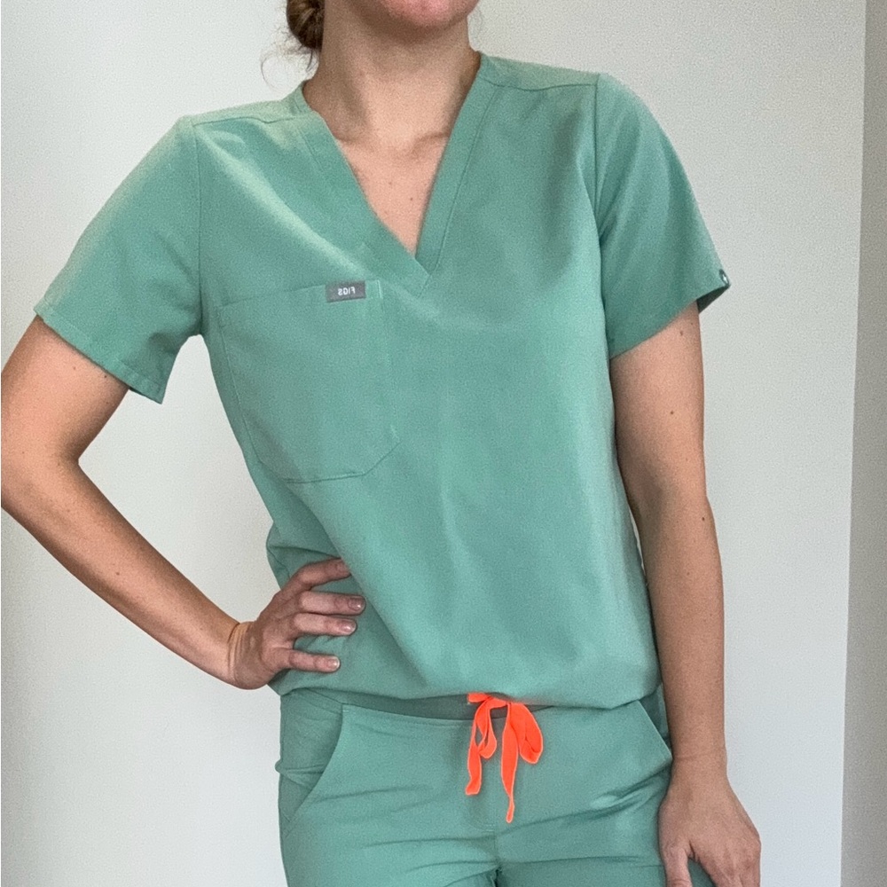 FIGS Jade Scrubs Set Catarina top / Zamora Pant - S